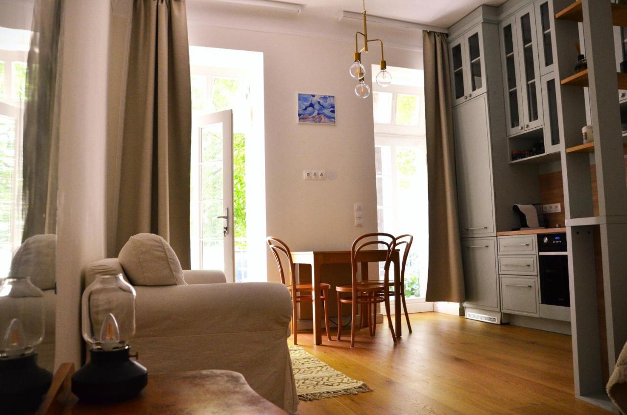 Central With Garden View Apartment Wien
